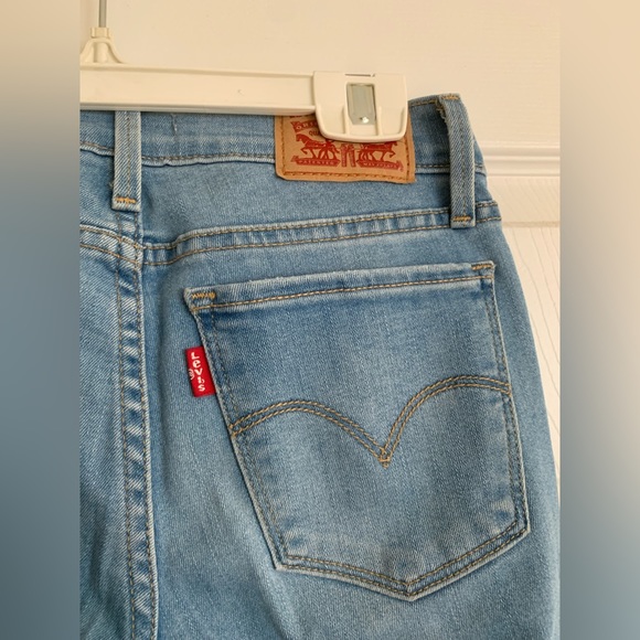 Levi’s slightly ripped super skinny jeans for $25! Size 25 in great condition! - Picture 4 of 4